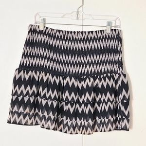 H&M zigzag patterned skirt